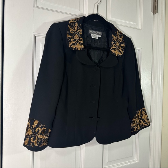 Black small jacket, Unwrinkled fabric, with gold embroidery that looks great - Picture 9 of 14